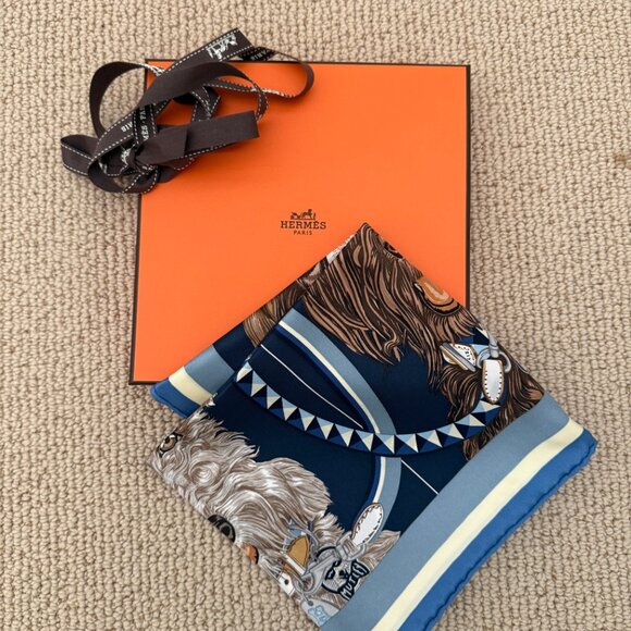 HERMES Jour de Casting 70cm Silk Scarf - Picture 2 of 12